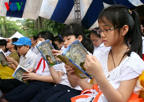 Book Day features Vietnamese cultural life - ảnh 1